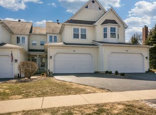 84 Woodview Ct #84, Glen Ellyn, IL 60137