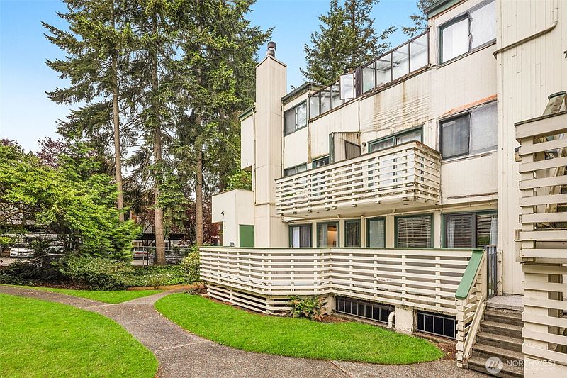 3rd image of 1019 156th Avenue NE #B2