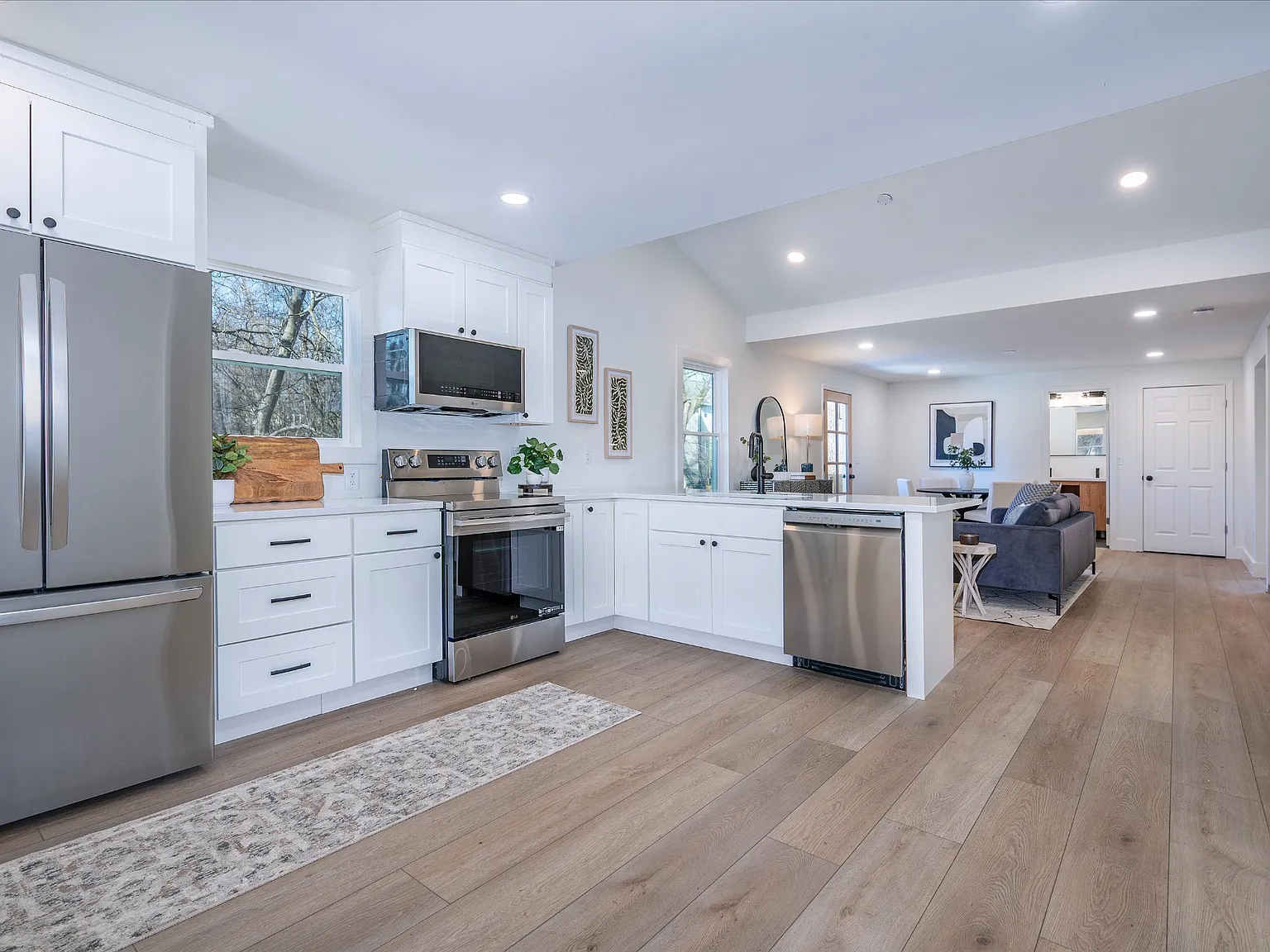 4 bed, 1300 sqft, $2,600 — Photo 4