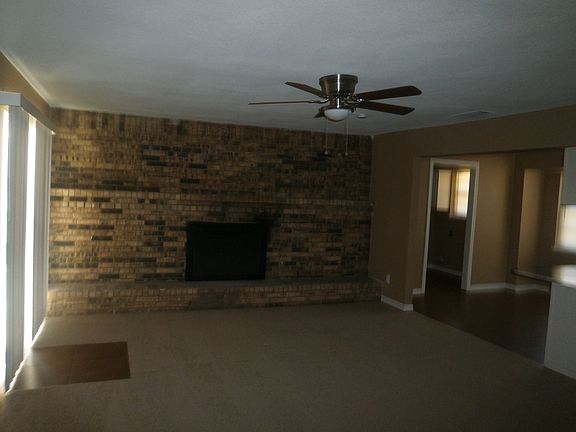3rd image of 912 Peach Ln