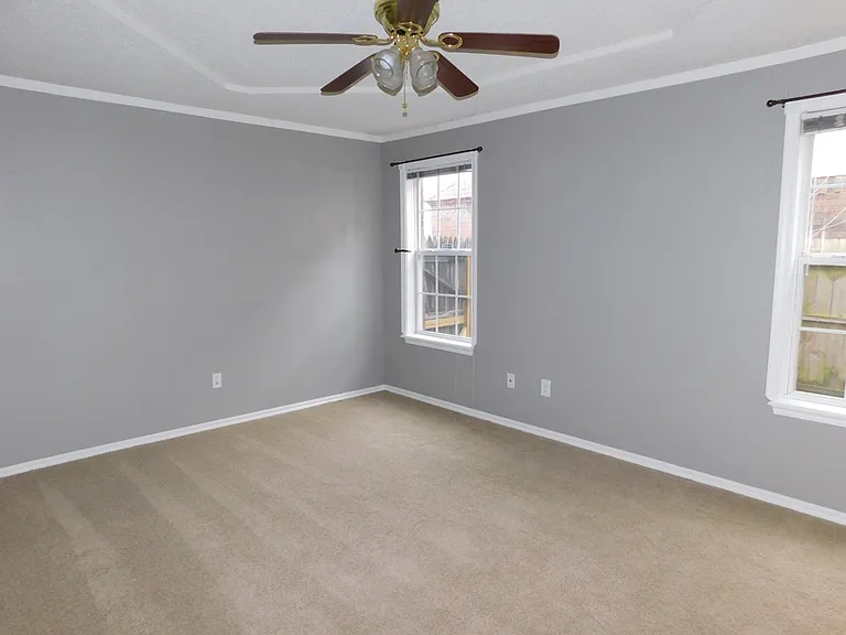 2123 Lakecrest Dr — Photo 9