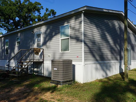 3rd image of 2085 Garry Ave
