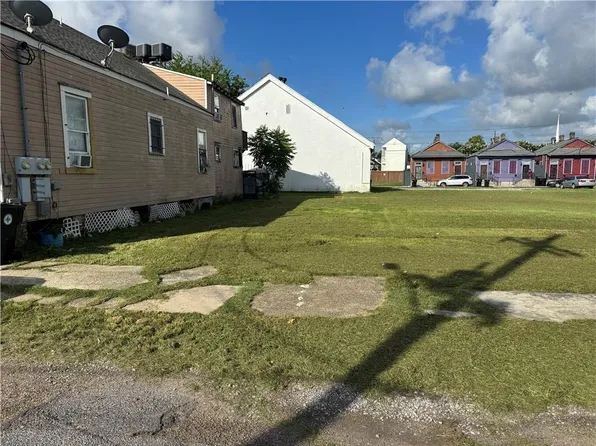 2218 7th St, New Orleans, LA 70115