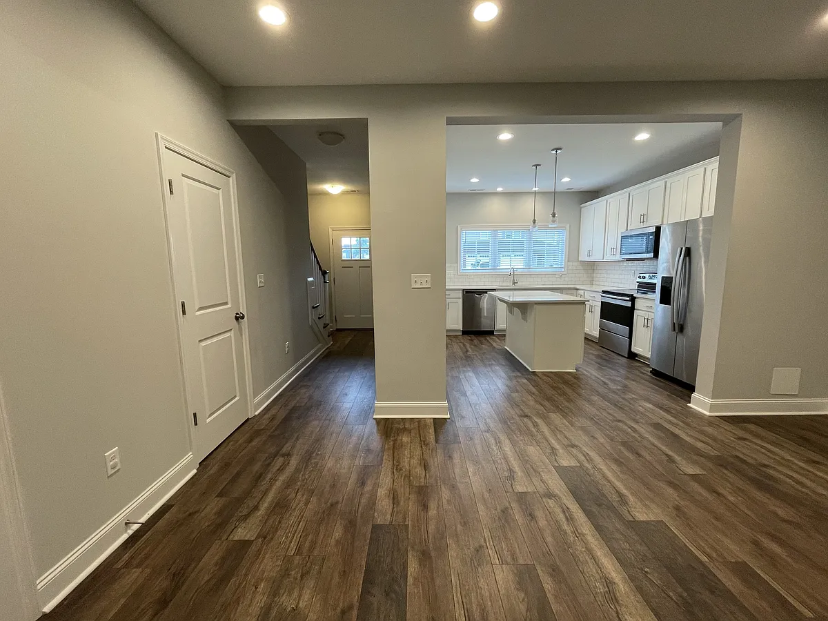 Building Photo - 1178 Commonwealth Cir #1