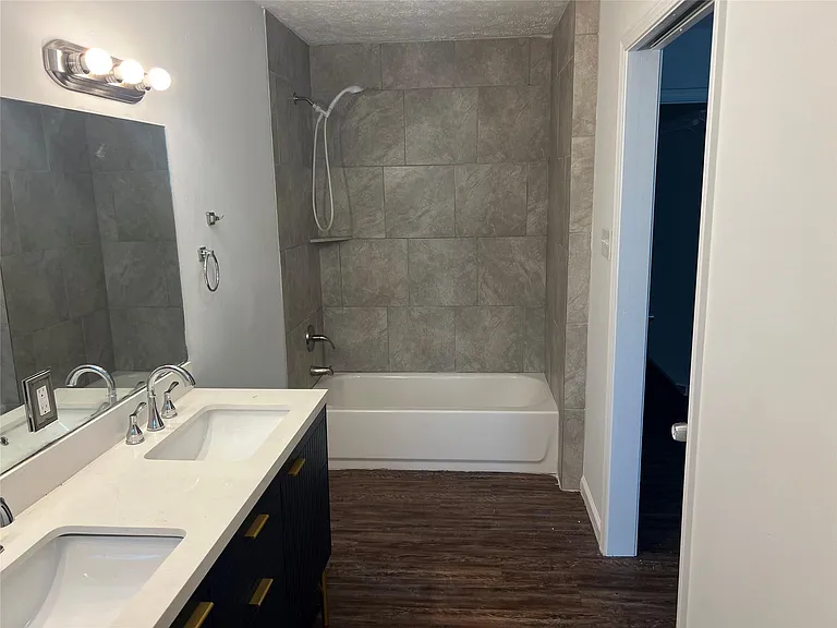 1037 Yupon St — Photo 7