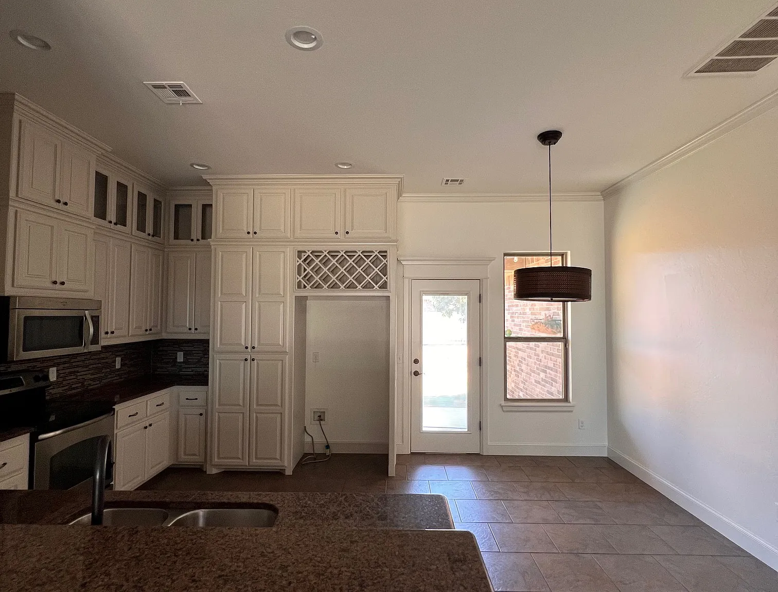 3 bed, 1487 sqft, $1,900 — Photo 4