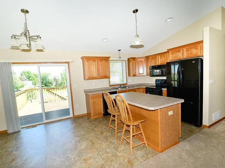 4740 Pines Cir — Photo 3
