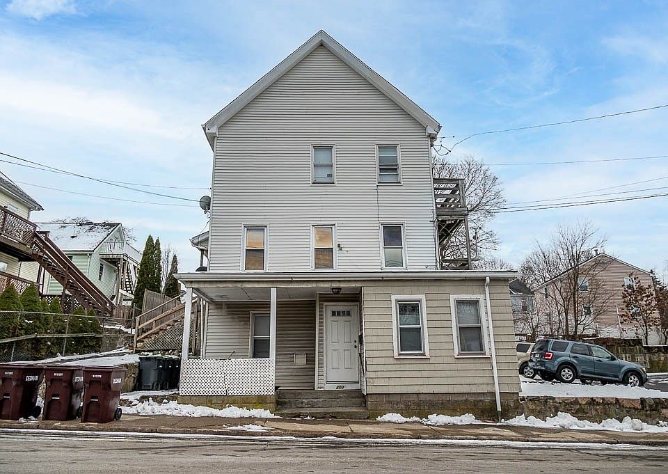 2nd image of 205 Bussey St