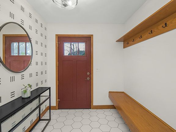 2nd image of 1833 James Ave
