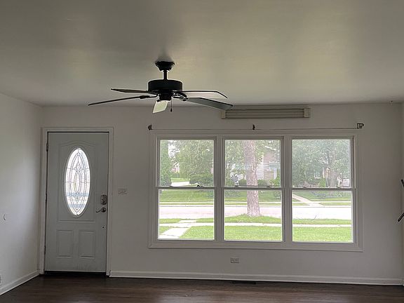 3rd image of 450 W Rose Ave