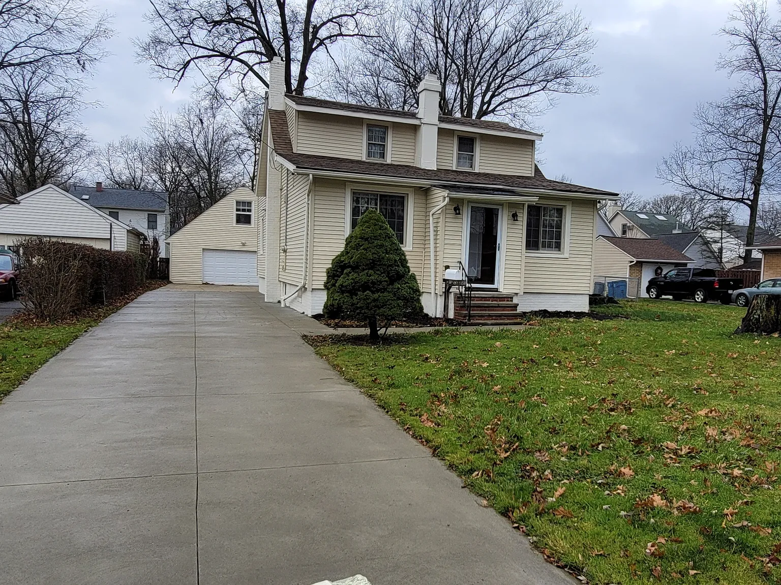 4 bed, $2,450 — Photo 1