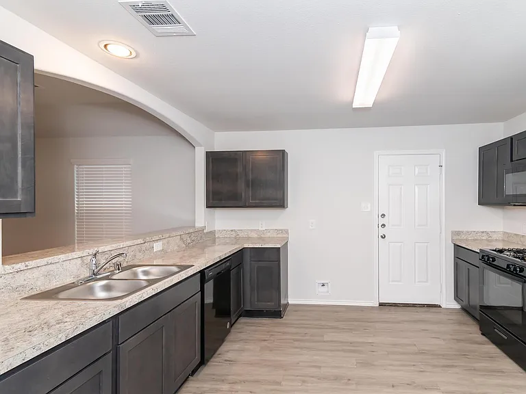 1241 Narrow Heights Dr — Photo 2