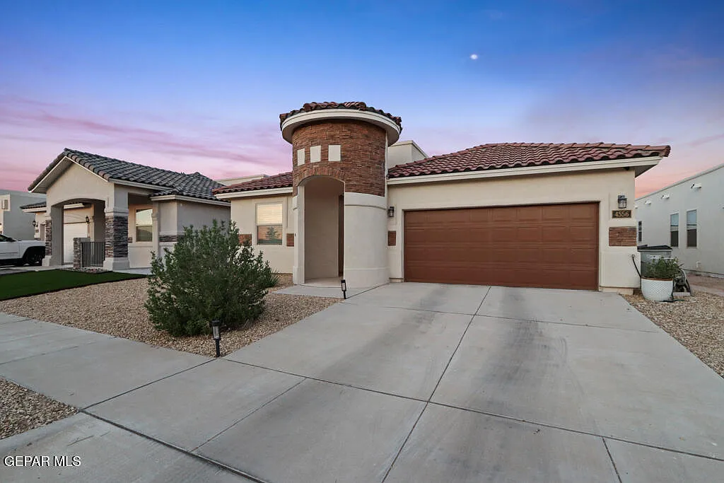 4 bed, 4.0 bath, 1701 sqft, $2,100 — Photo 2