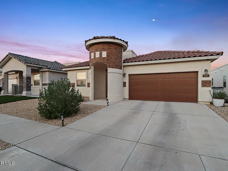 4556 Marisabel Azcarate St — Photo 2