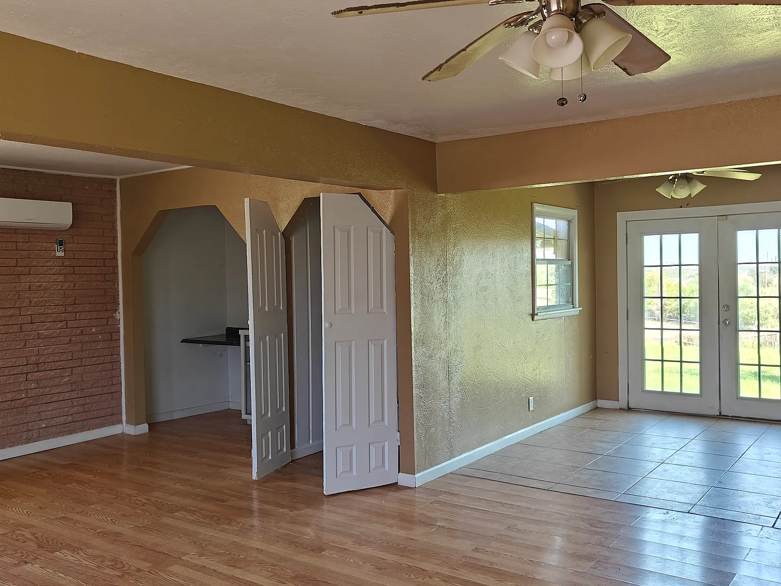 3 bed, 1342 sqft, $1,400 — Photo 2