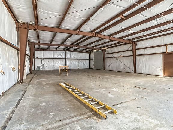 3rd image of 17265 Darwin Ave