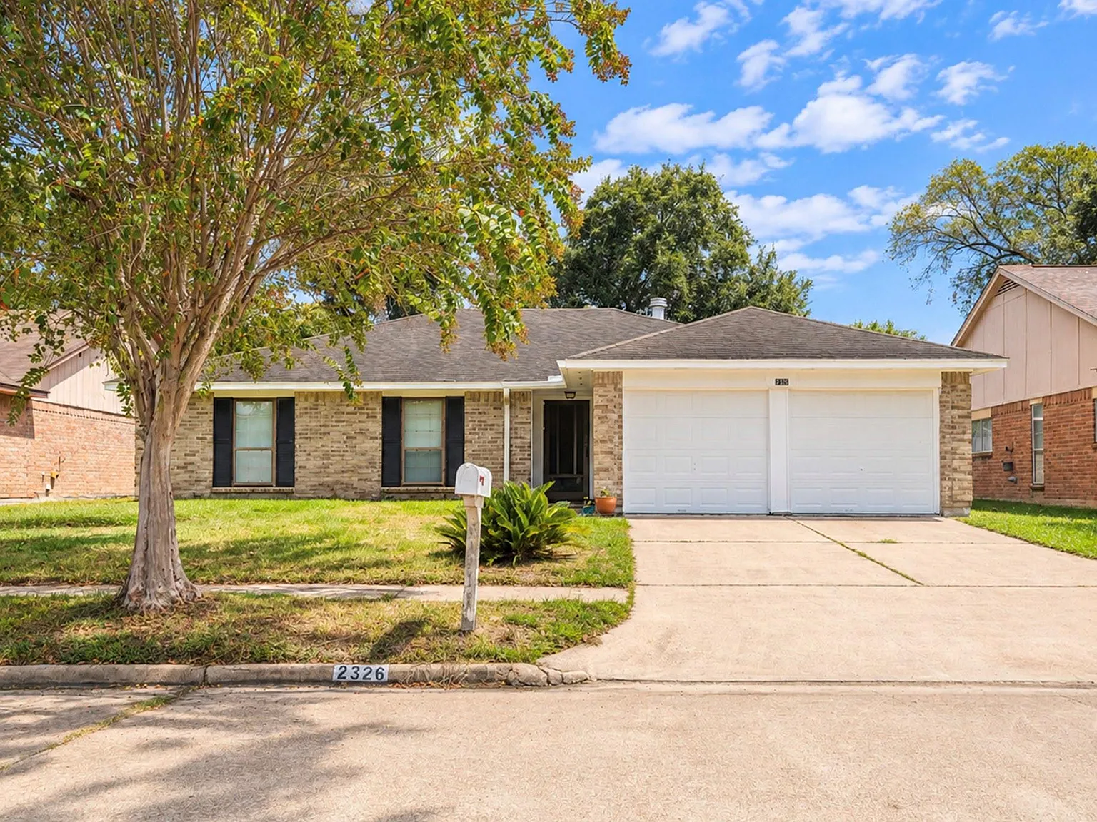 3 bed, 2.0 bath, 1670 sqft, $1,900 — Photo 2