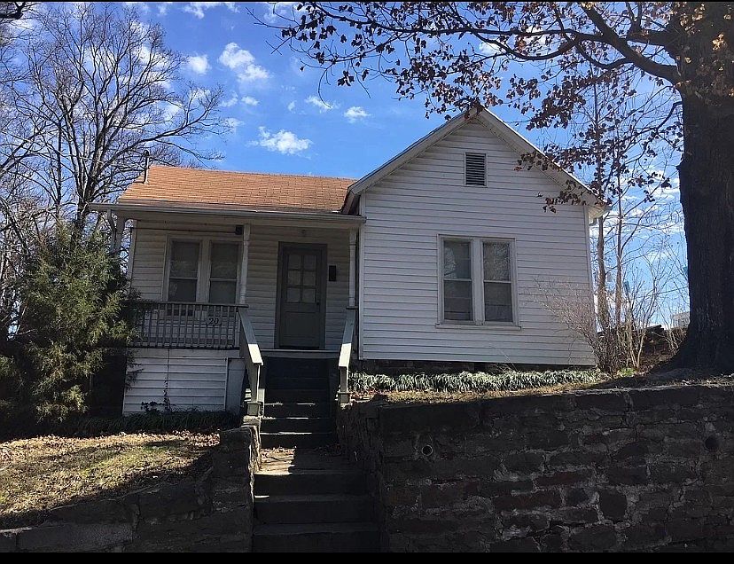 1st image of 20 N Locust Ave