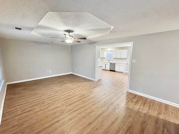 4th image of 91 Parkwood Ln