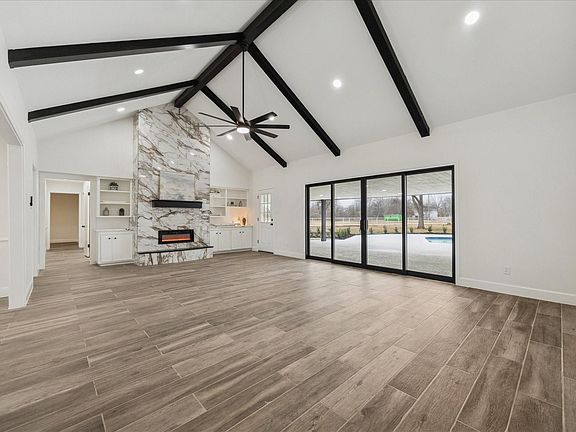 3rd image of 6911 Oak Ln