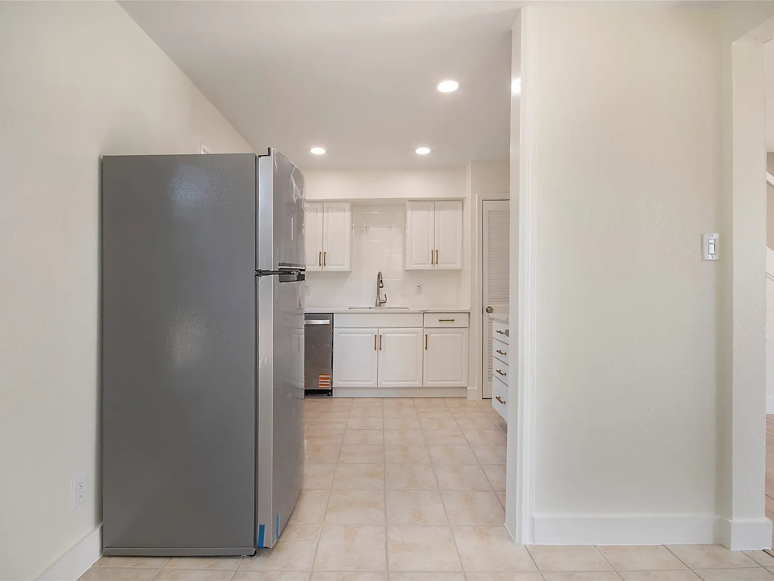 2 bed, 1.0 bath, 891 sqft, $1,675 — Photo 4