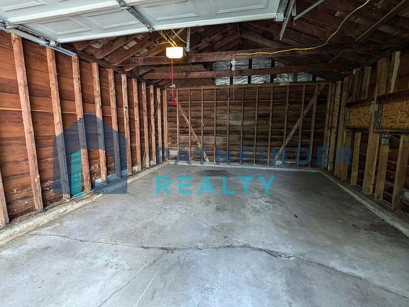 5th image of 4462 Catalina Ave