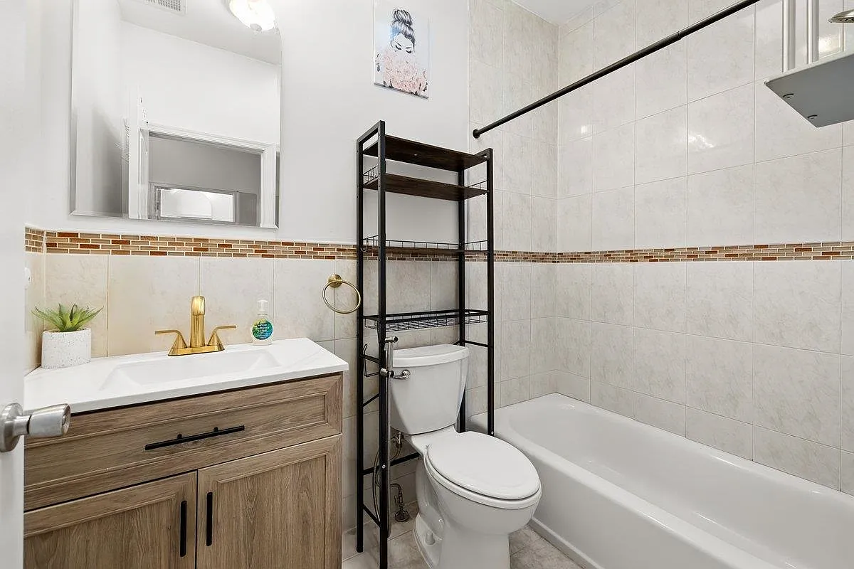 3 bed, 2.0 bath, $5,800 — Photo 3