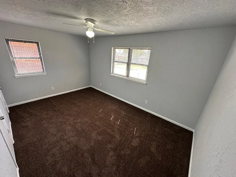 4313 NW Hoover Ave — Photo 10
