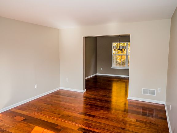 5th image of 139 Cornwall Pl