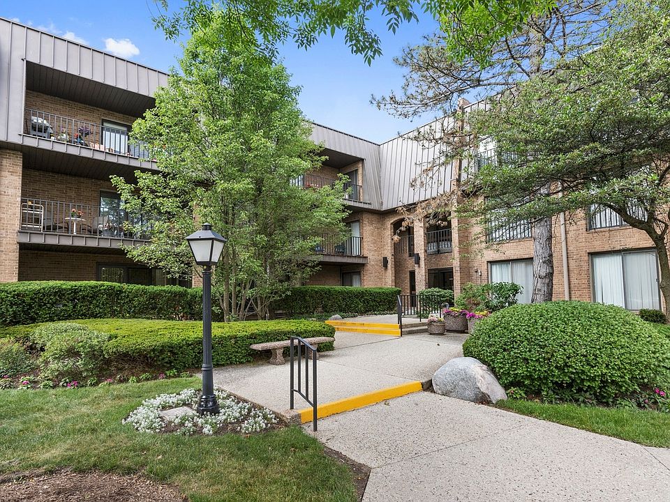 1st image of 3 The Court Of Harborside APT 303