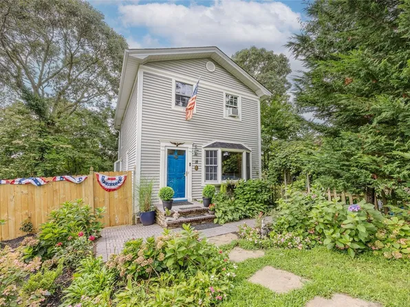 18 Hillside Road, Sound Beach, NY 11789