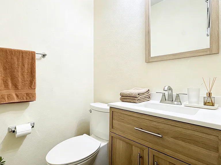 2401 Joliet Pl — Photo 7