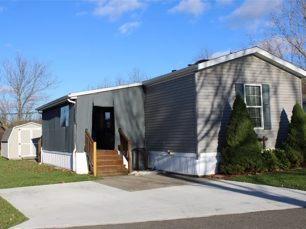 8195 Timberwood Ln, Erie, PA 16509
