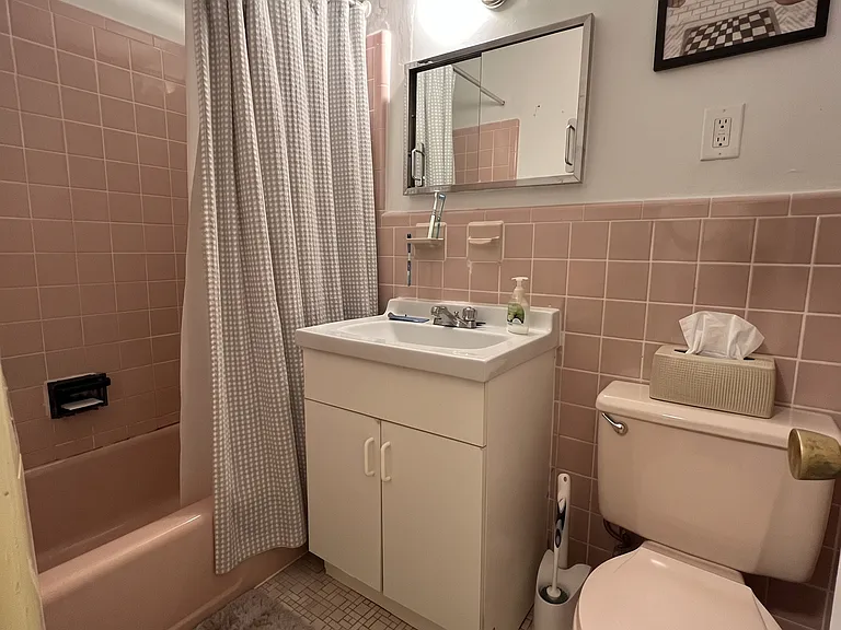 240 W 20th St #2B — Photo 4