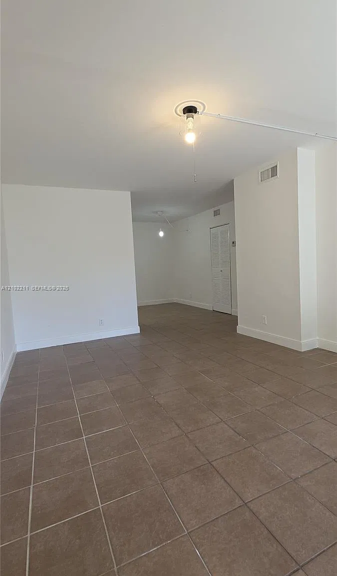 Springs Park Condo — Photo 2