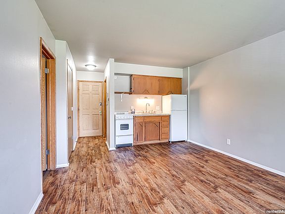 3rd image of 835 Merritt Ave APT 103