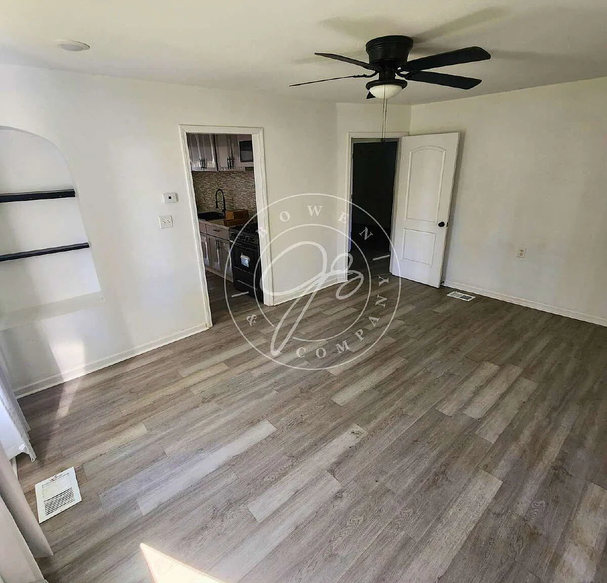 3 bed, 1.0 bath, 1030 sqft, $1,250 — Photo 3