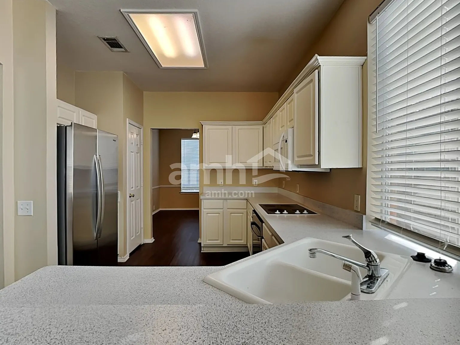 4 bed, 2.5 bath, 2466 sqft, $2,525 — Photo 3