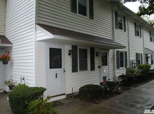 215 E Main St APT 33, East Islip, NY 11730