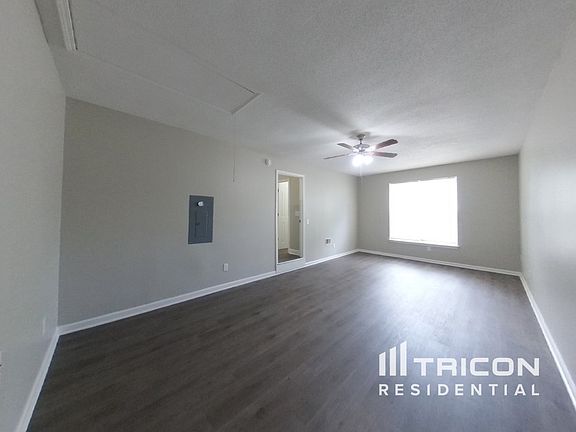4th image of 5 Cambridge Oaks Ct