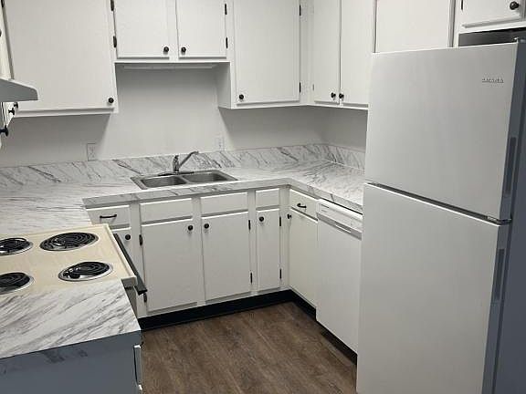 5th image of 710 W McNeese St