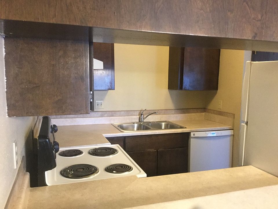 2nd image of 645 SE 4th St APT 3C
