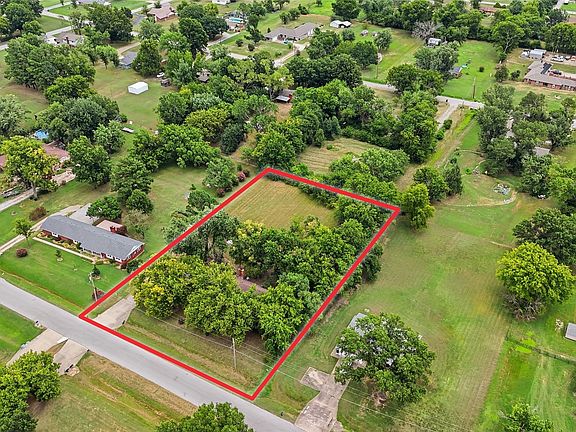 2nd image of 754 Spring Ln
