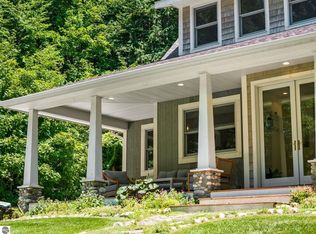 3027 S Blake Ln, Lake Leelanau, MI 49653