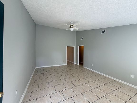3rd image of 4072A Northlake Dr APT A