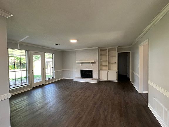 2nd image of 3233 Hillcrest Ln
