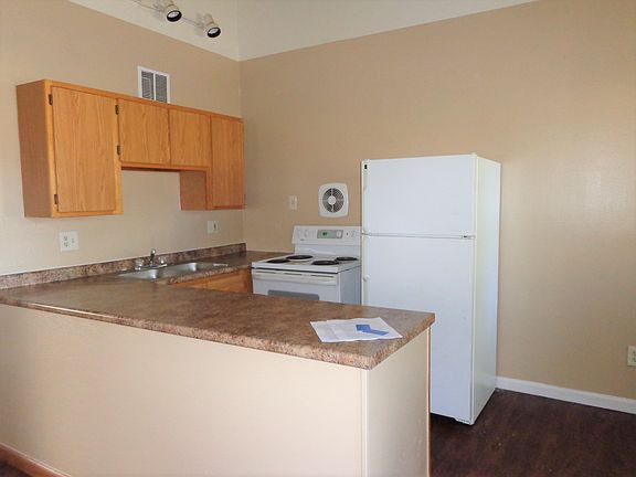 3rd image of 840 Dawnview Ct