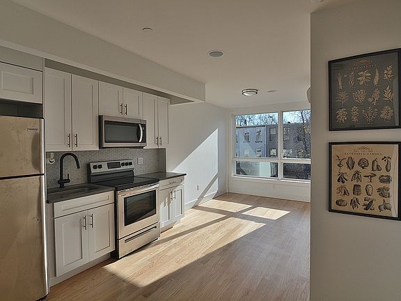 4th image of 804 Lafayette Ave #3B