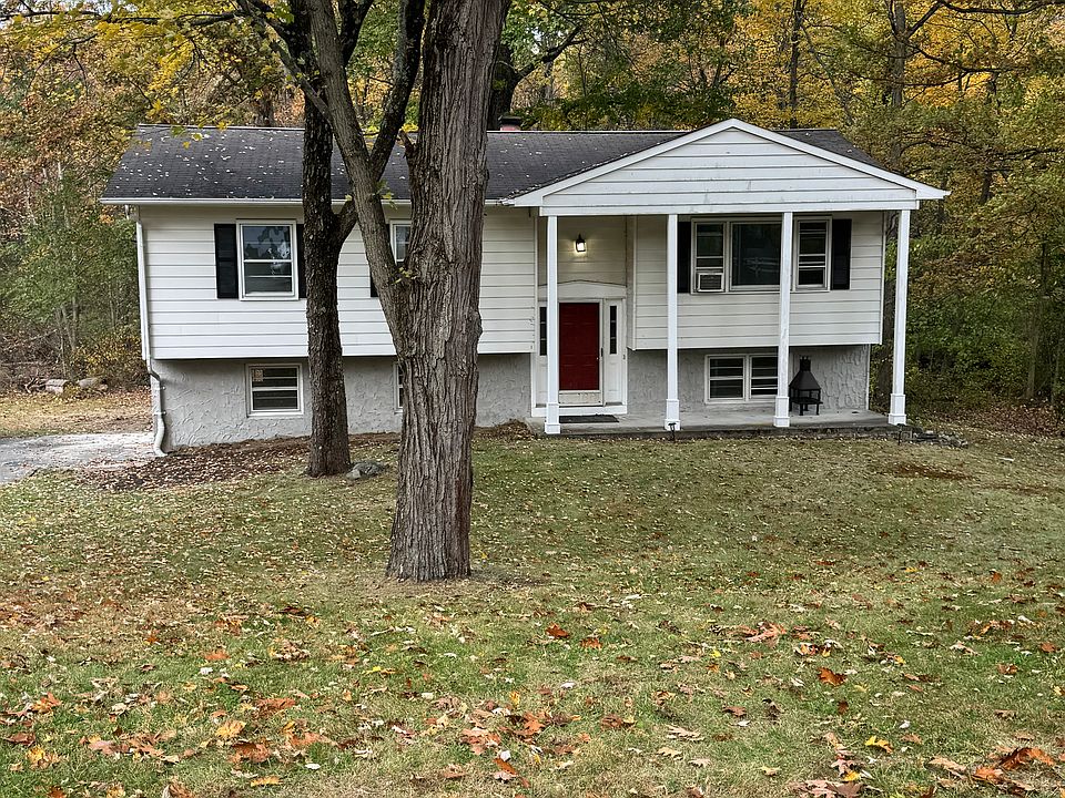 Beautiful home with front yard and access to parking