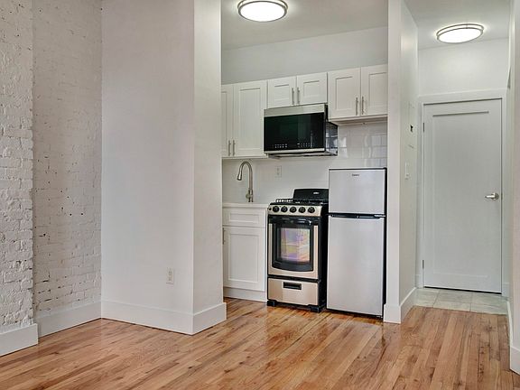 4th image of 31 E 1st St APT 4C